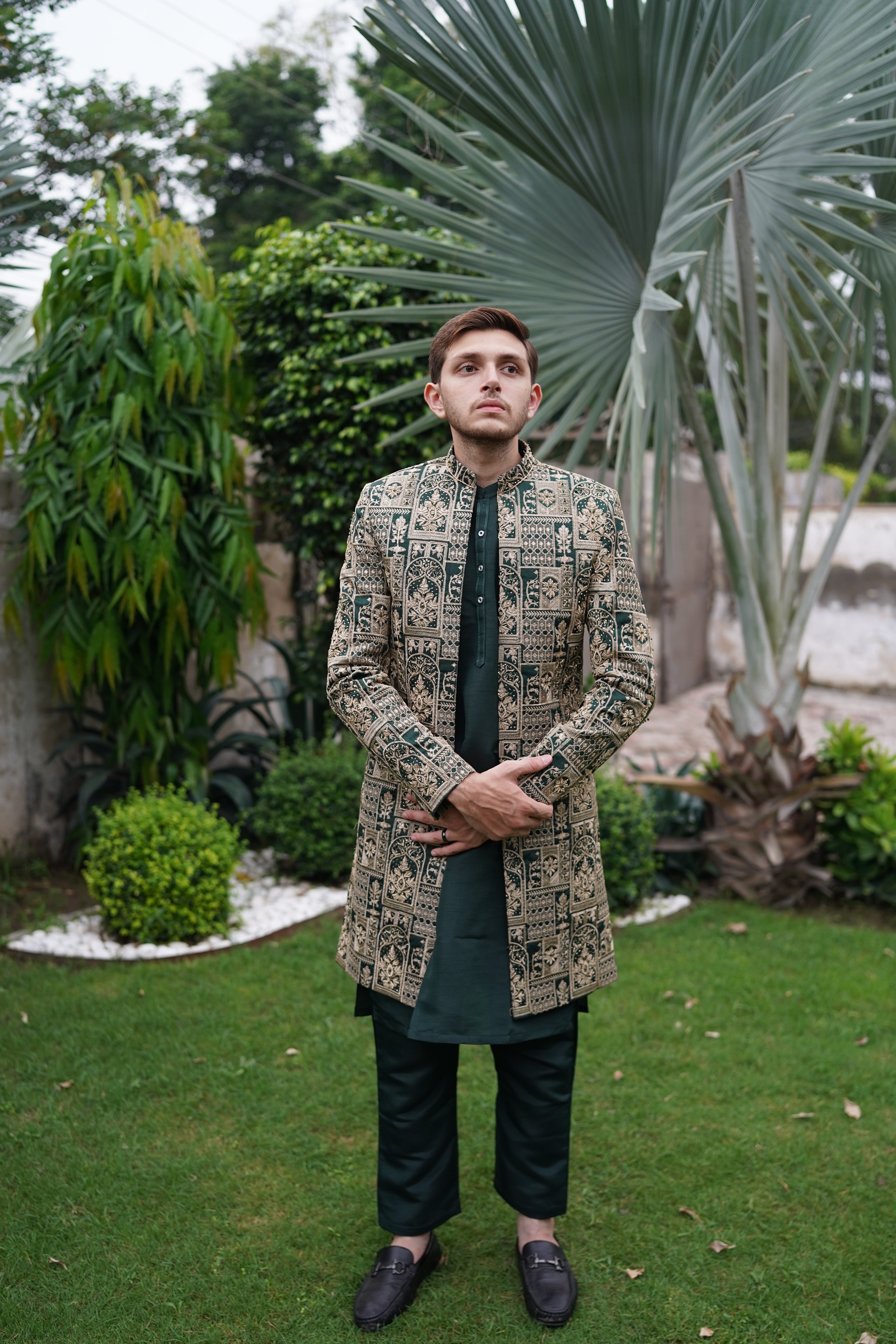 A long elegant mehndi coat. Code PC301